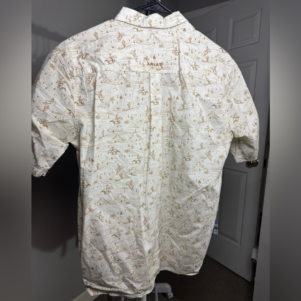Ariat Men's White and Tan Patterned Button Down Shirt - Picture 2 of 4
